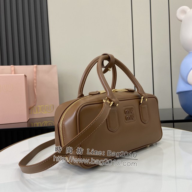 miumiu專櫃繆繆最新款Arcadie牛皮革中號保齡球手提包斜挎包 jh2319型號：5BB148